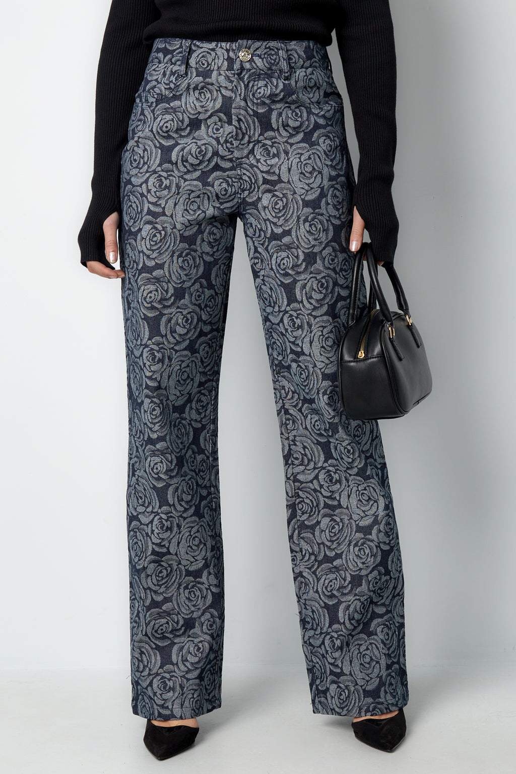 Felicia Hose – Print in Blau – getragen (2)