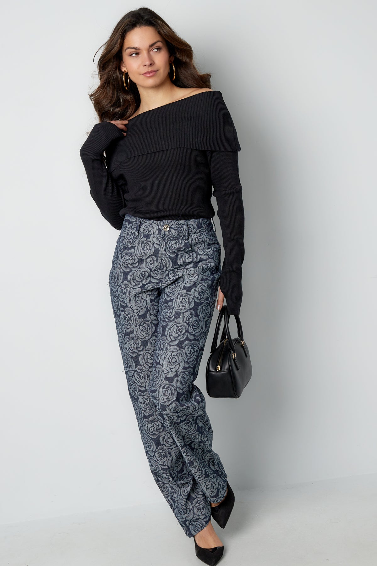 Felicia Hose – Print in Blau – getragen