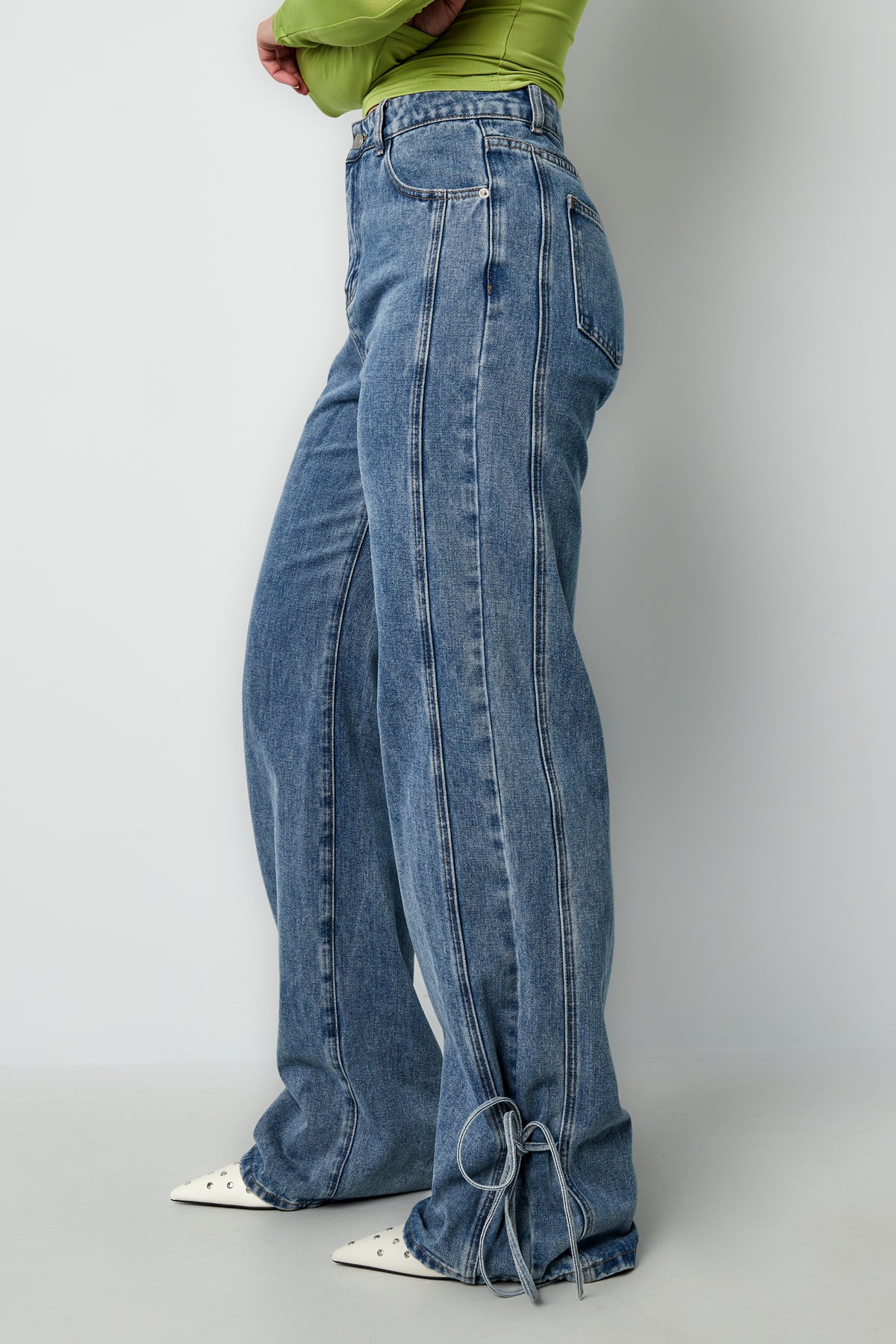 Sanna Jeans – Bindeband in Blau – getragen