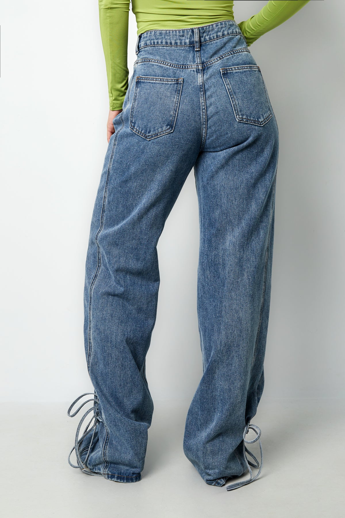 Sanna Jeans – Bindeband in Blau – getragen (2)