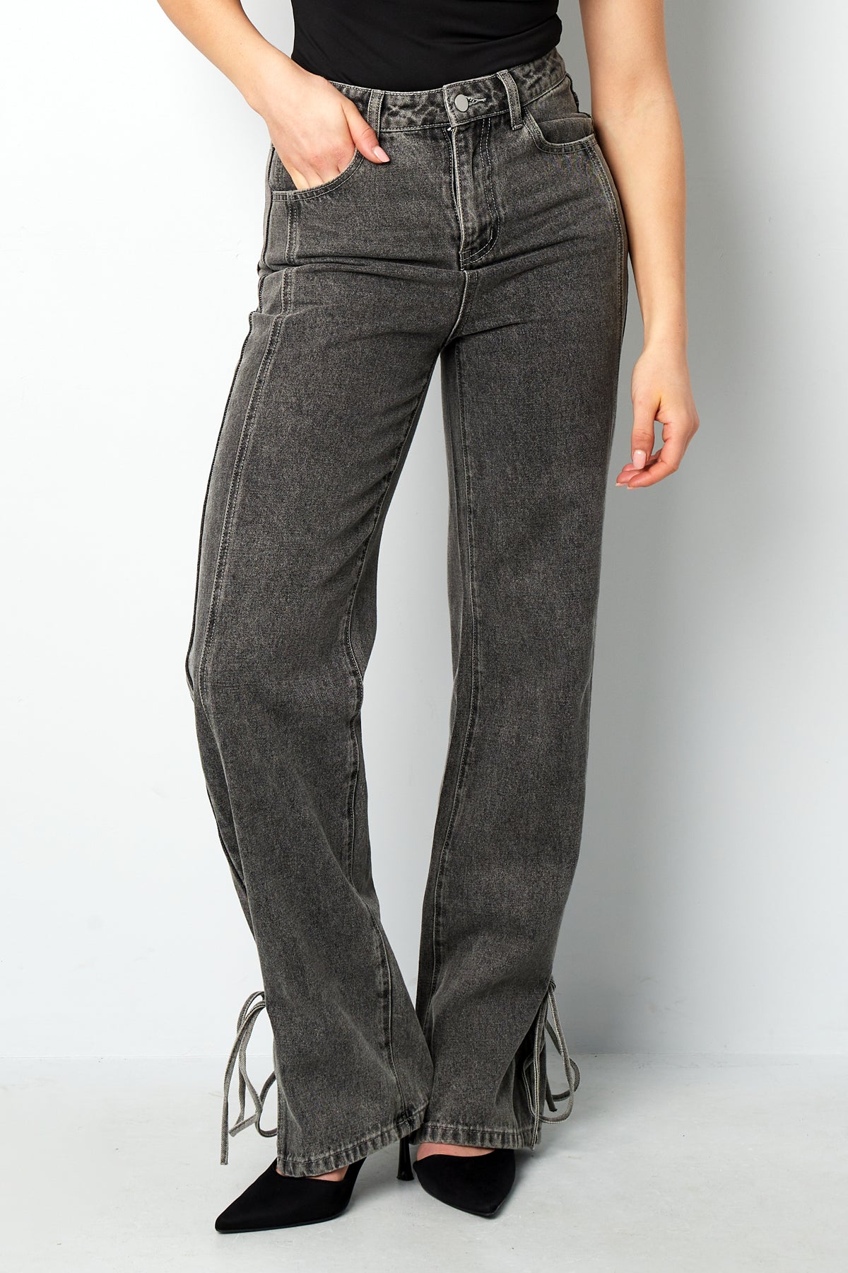 Sanna Jeans – Bindeband in Grau – getragen (5)
