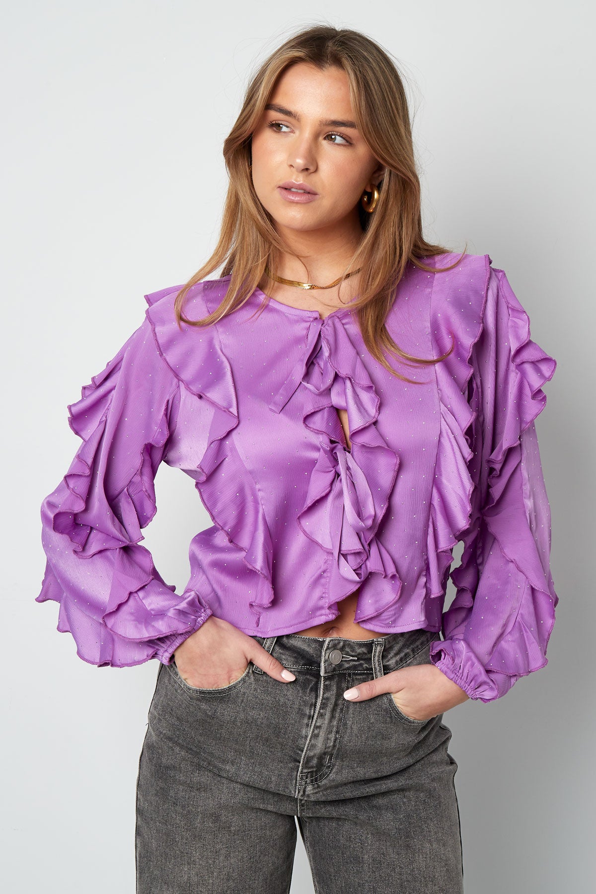 Bianca Rüschenbluse in Lila – getragen