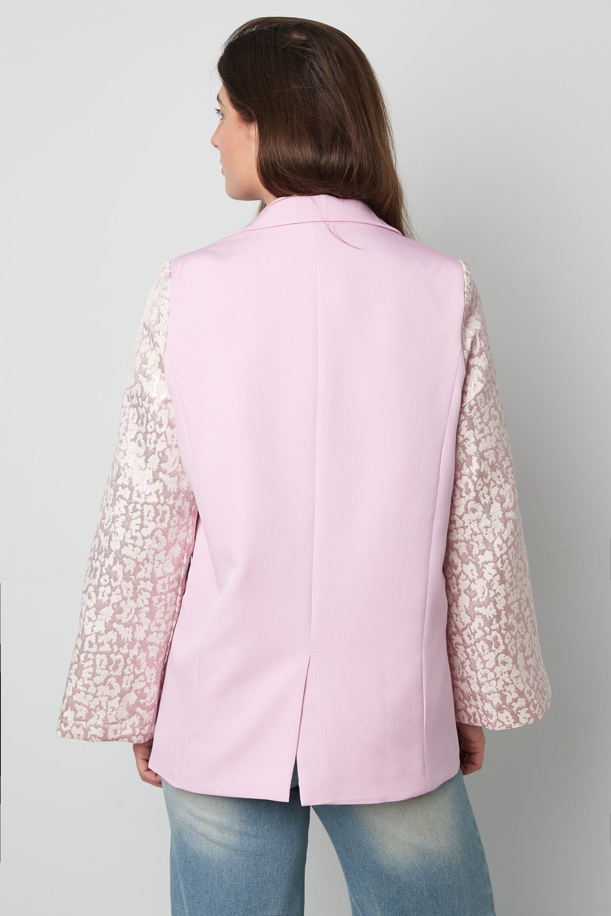 Josie Blazer – Glanzärmel in Rosa – getragen (4)
