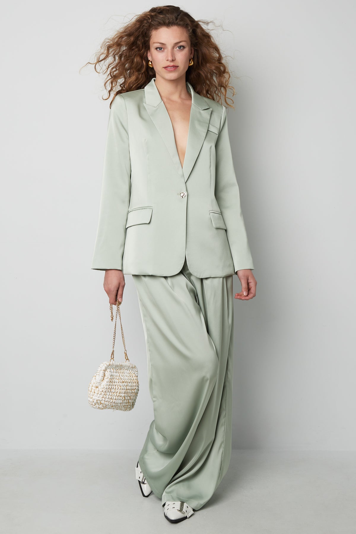 Leona Satinblazer in Minze – getragen (2)
