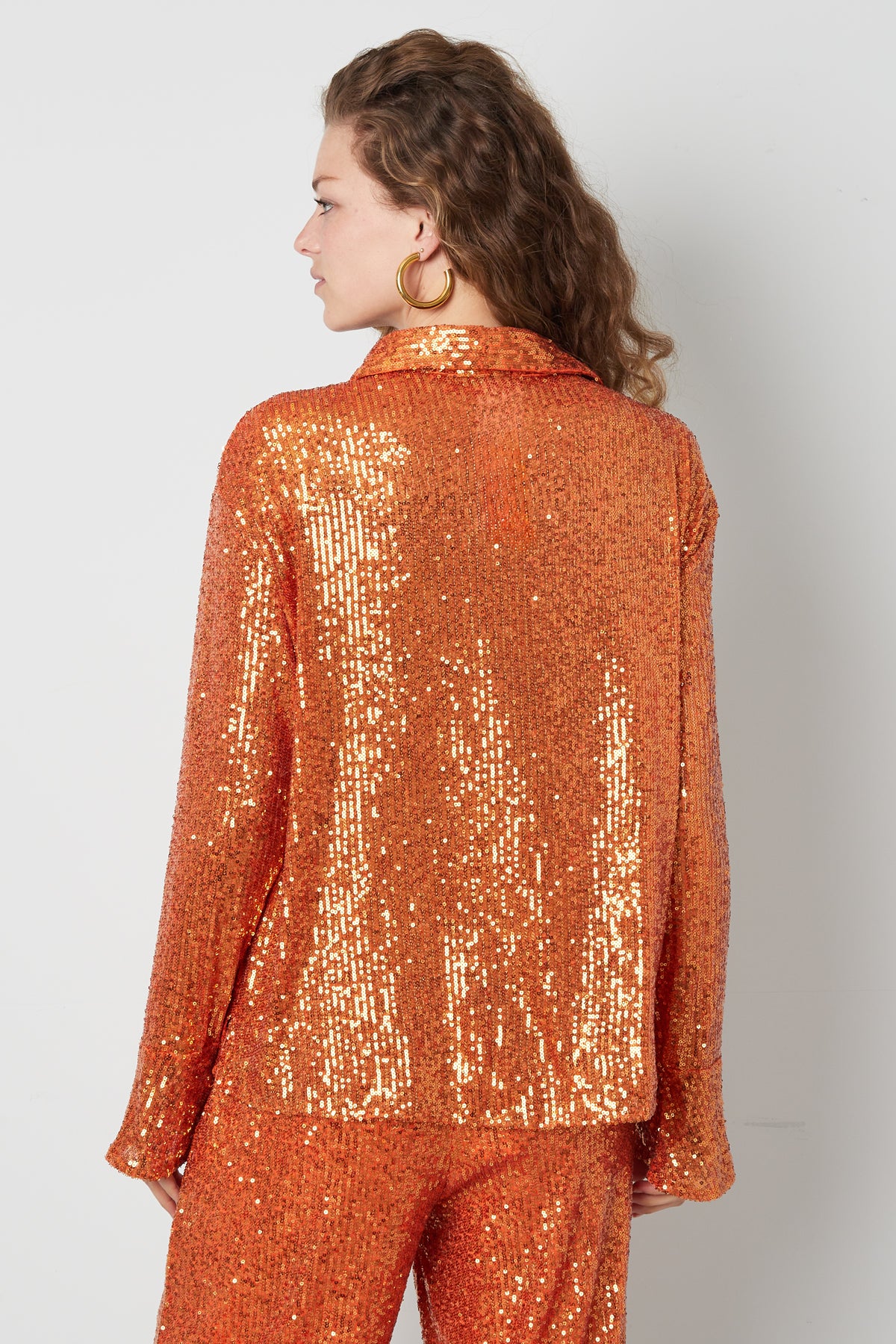 Ophelia Paillettenbluse in Orange – getragen (3)