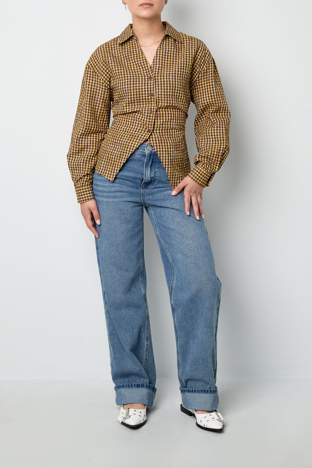 Yara Bluse – Bindedetail in Ingwer – getragen