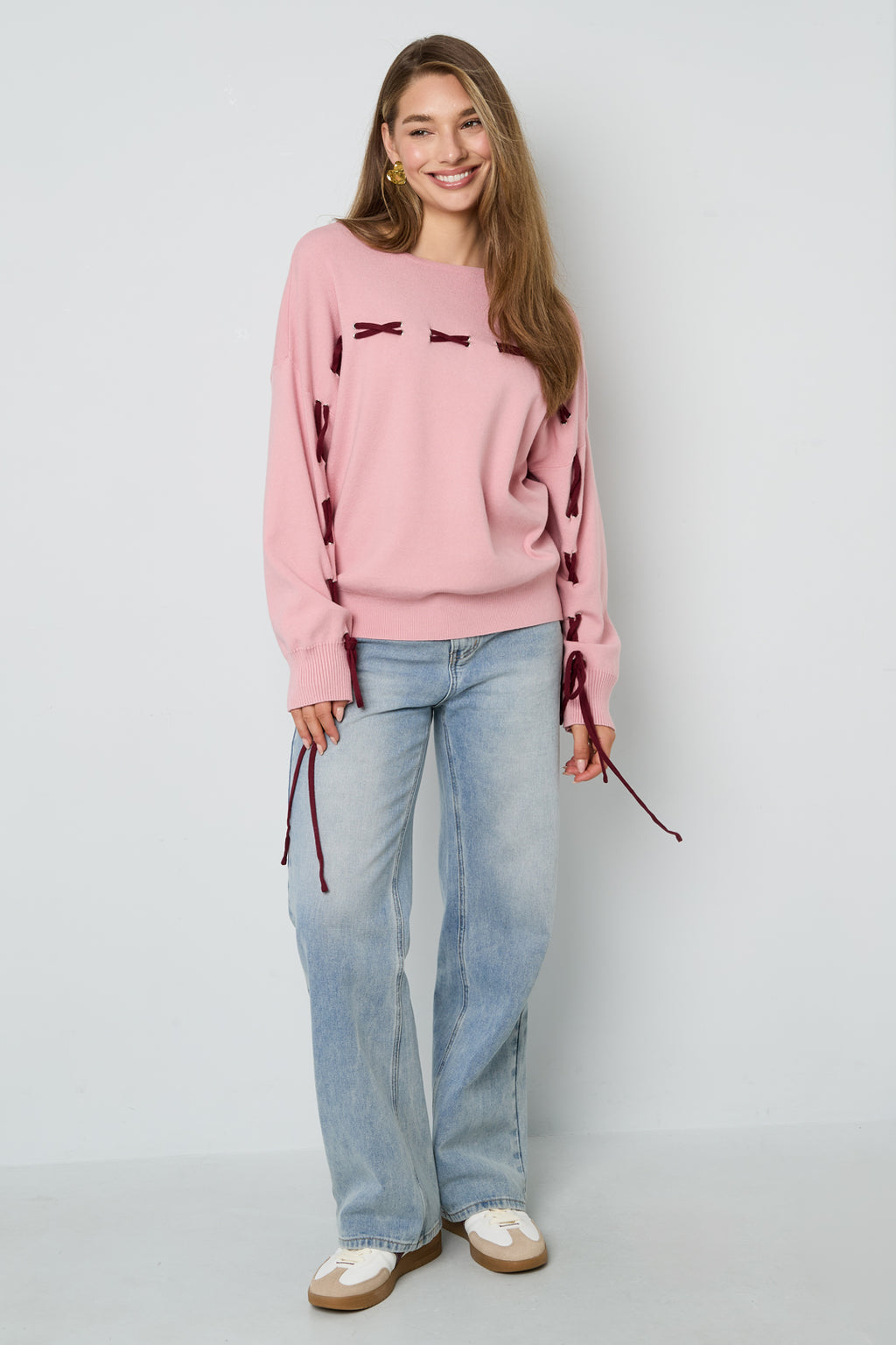 Jule Pullover – Schleifen in Rosa – getragen (3)