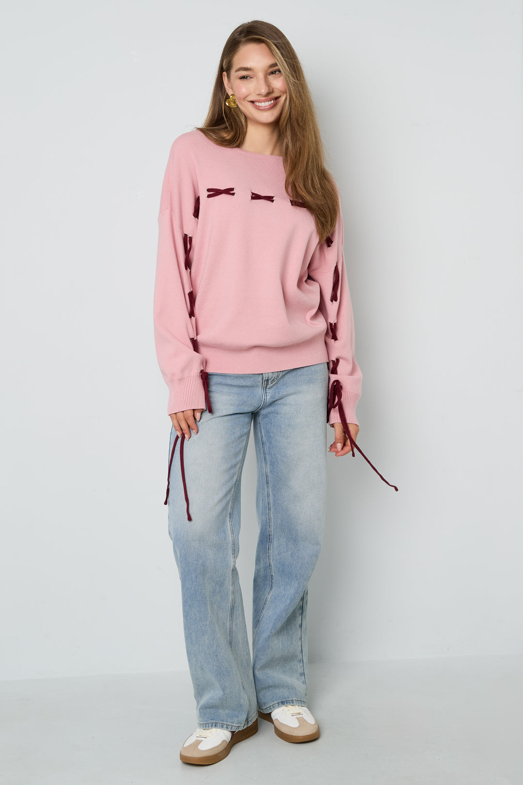 Jule Pullover – Schleifen in Rosa – getragen (3)