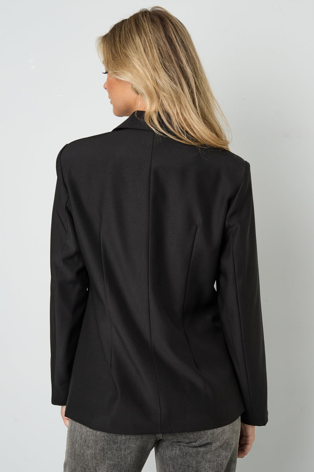 Leni Blazer – Klassisch in Schwarz – getragen (7)