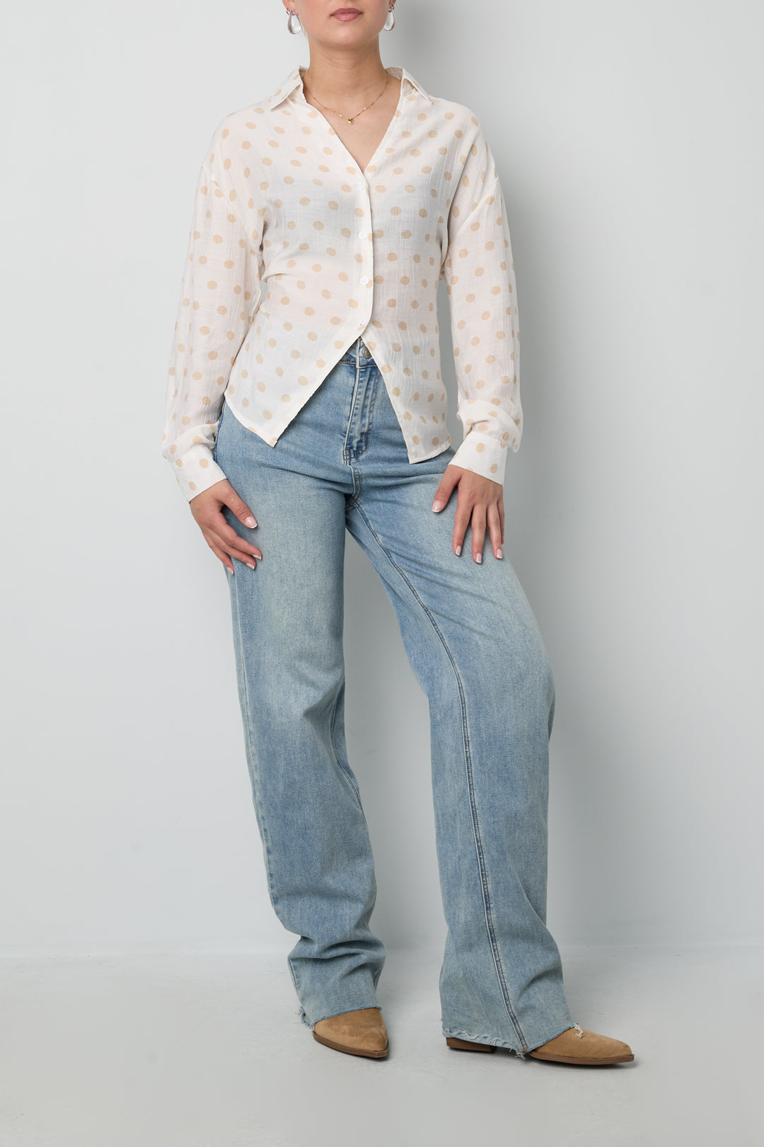 Yara Bluse – Bindedetail in Creme – getragen (4)
