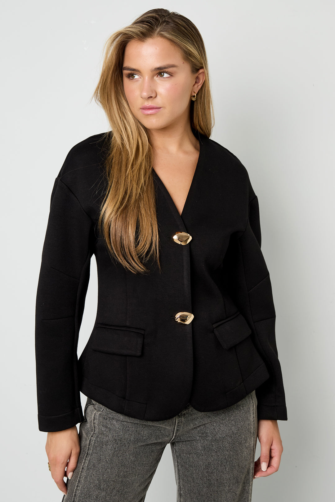 Paulina Blazer – Tailliert in Schwarz – getragen (5)