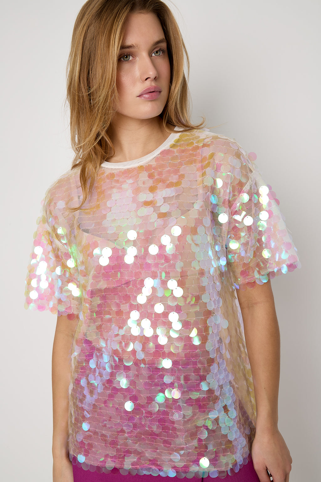Luna Paillettenshirt in Rosa – getragen (2)
