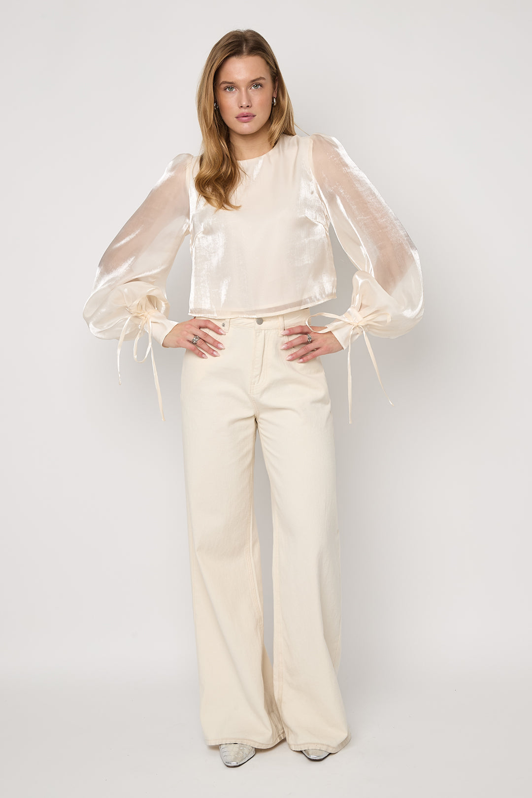 Perla Schimmerbluse in Creme – getragen (3)