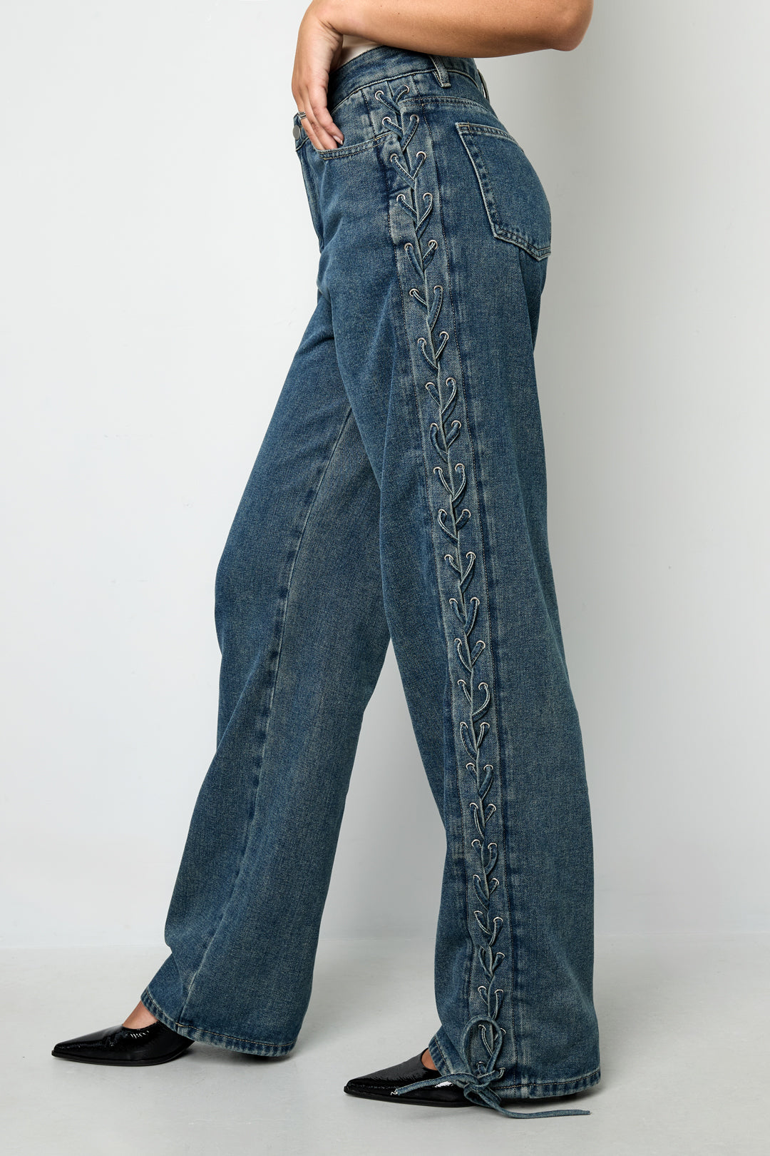 Kaja Jeans – Schnürung in Blau – getragen (2)