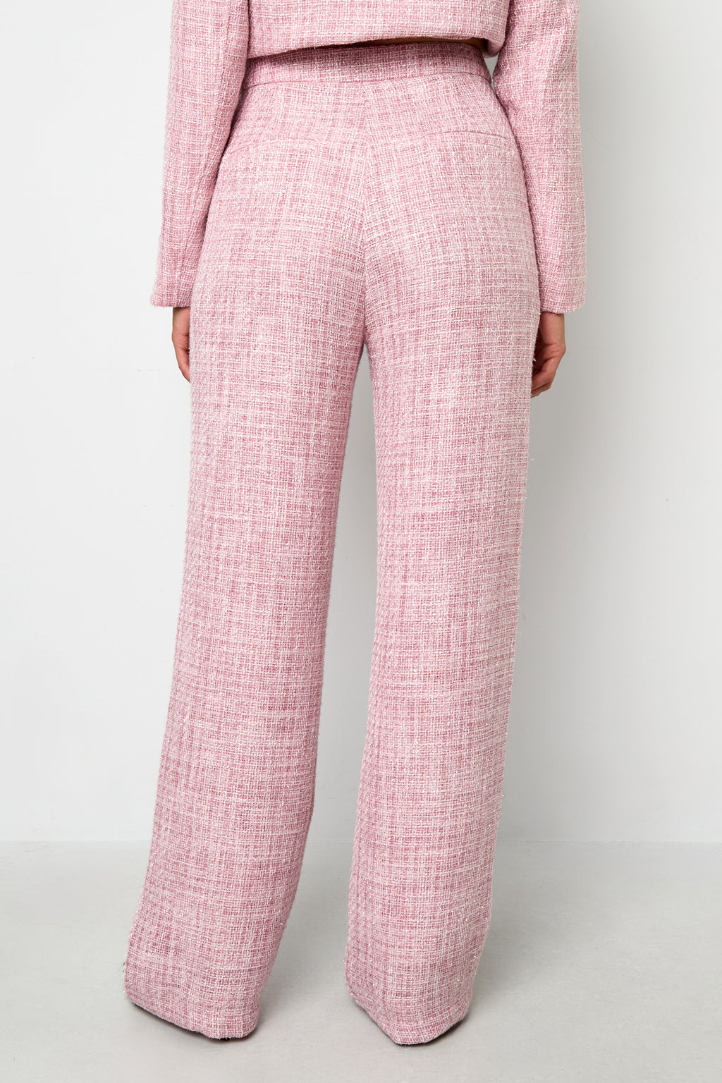 Marit Hose – Tweed-Optik in Rosa – getragen (4)