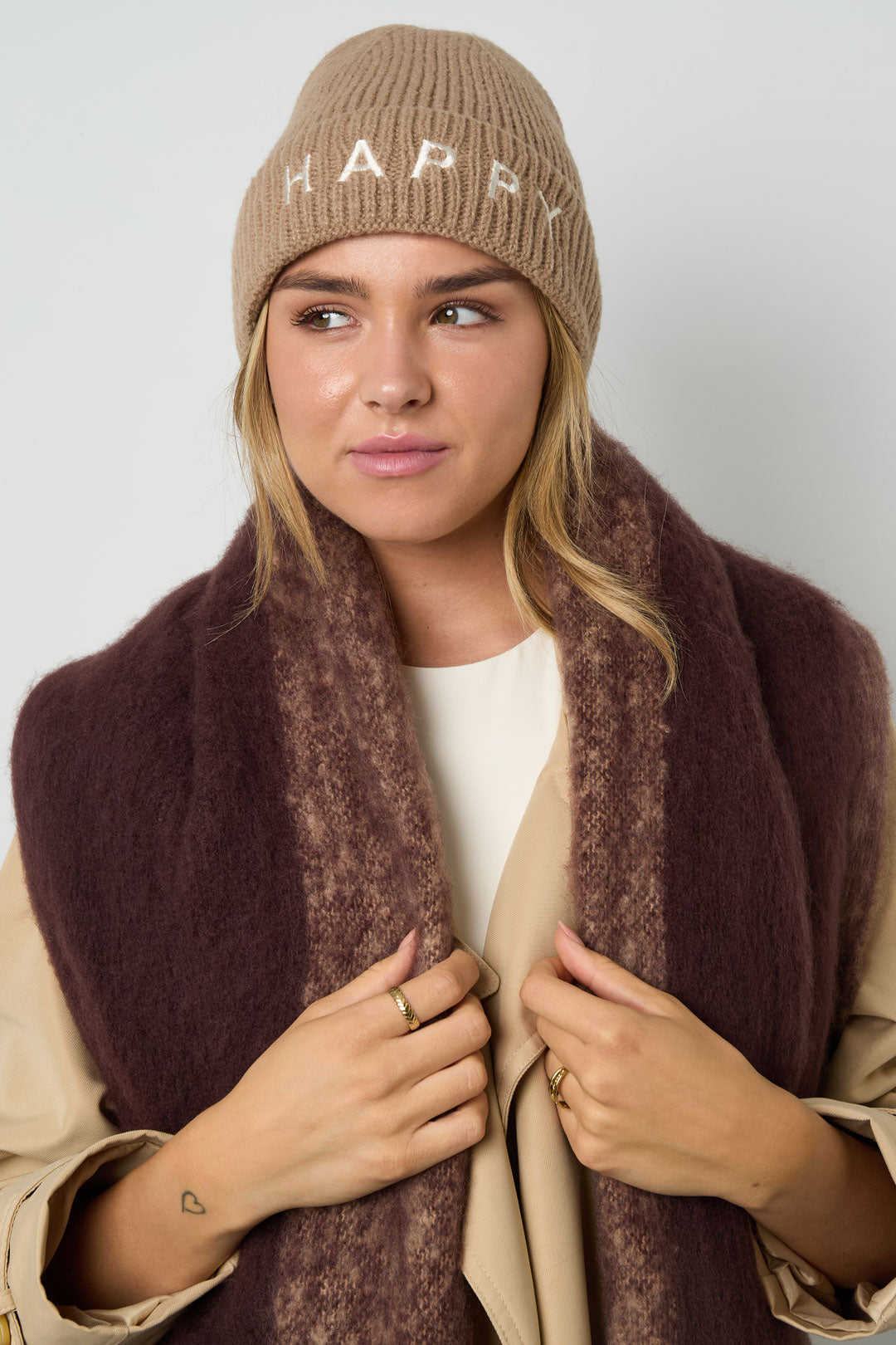 Ariane Beanie – Happy in Khaki – getragen