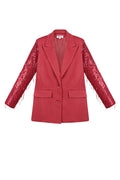 Daria Blazer – Paillettenärmel in Rot – Produktansicht