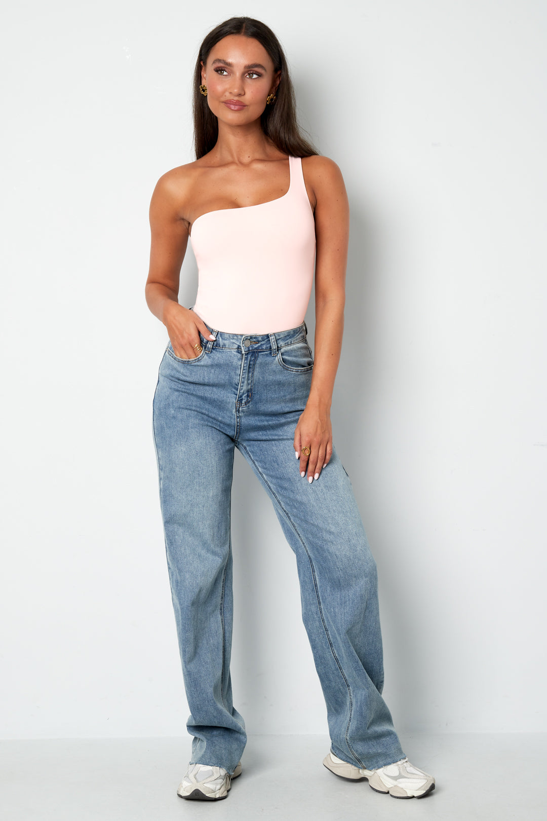 Leyla Body – One-Shoulder in Hellrosa – getragen (5)