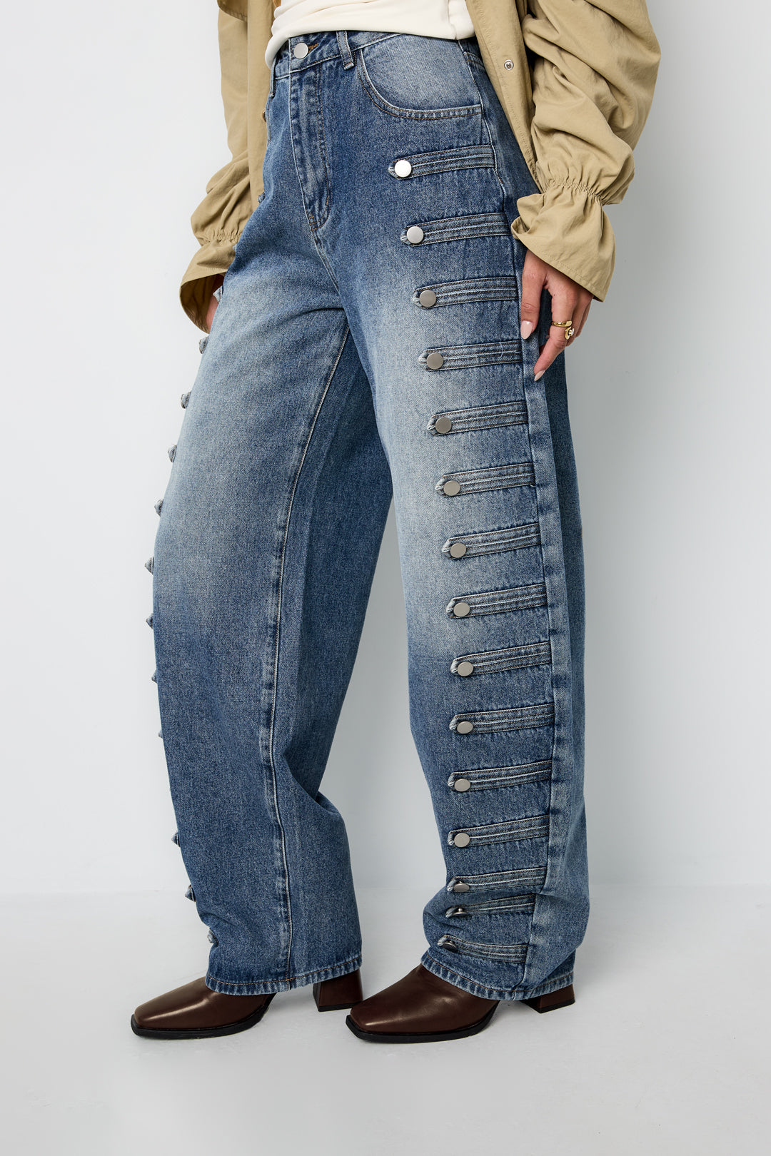Liv Barrel-Jeans – Knopfleiste – getragen (2)