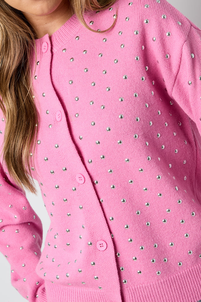 Mila Pullover – Nieten in Rosa – getragen (2)