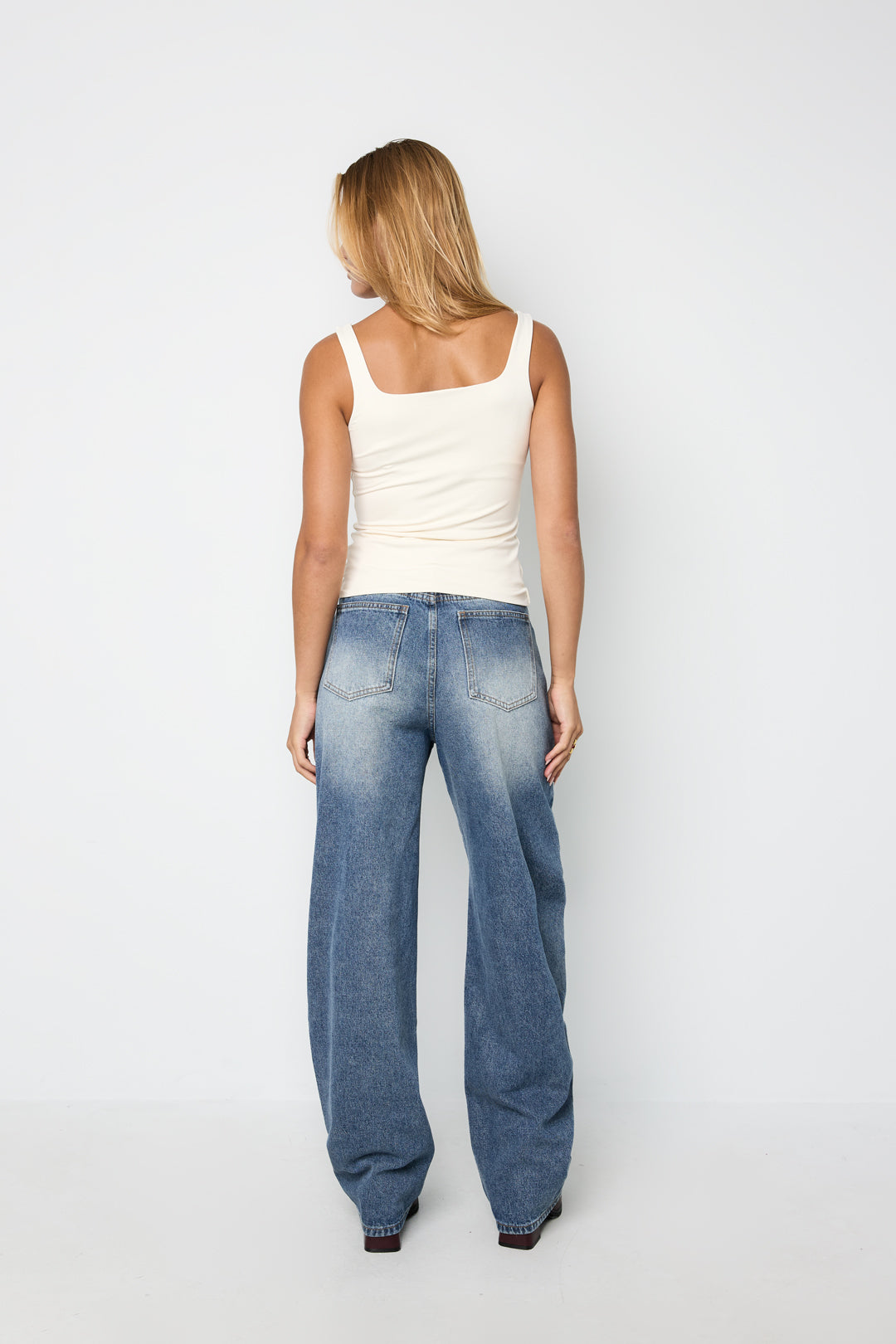 Liv Barrel-Jeans – Knopfleiste – getragen (5)