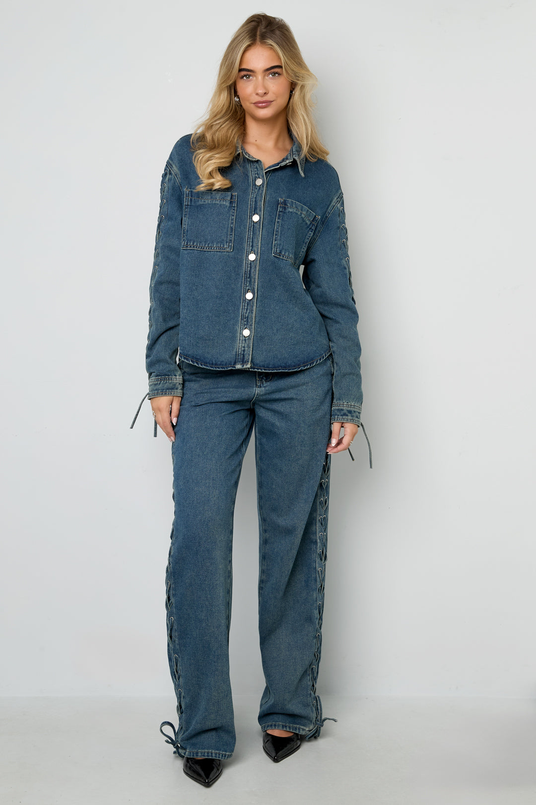 Kaja Jeans – Schnürung in Blau – getragen (3)