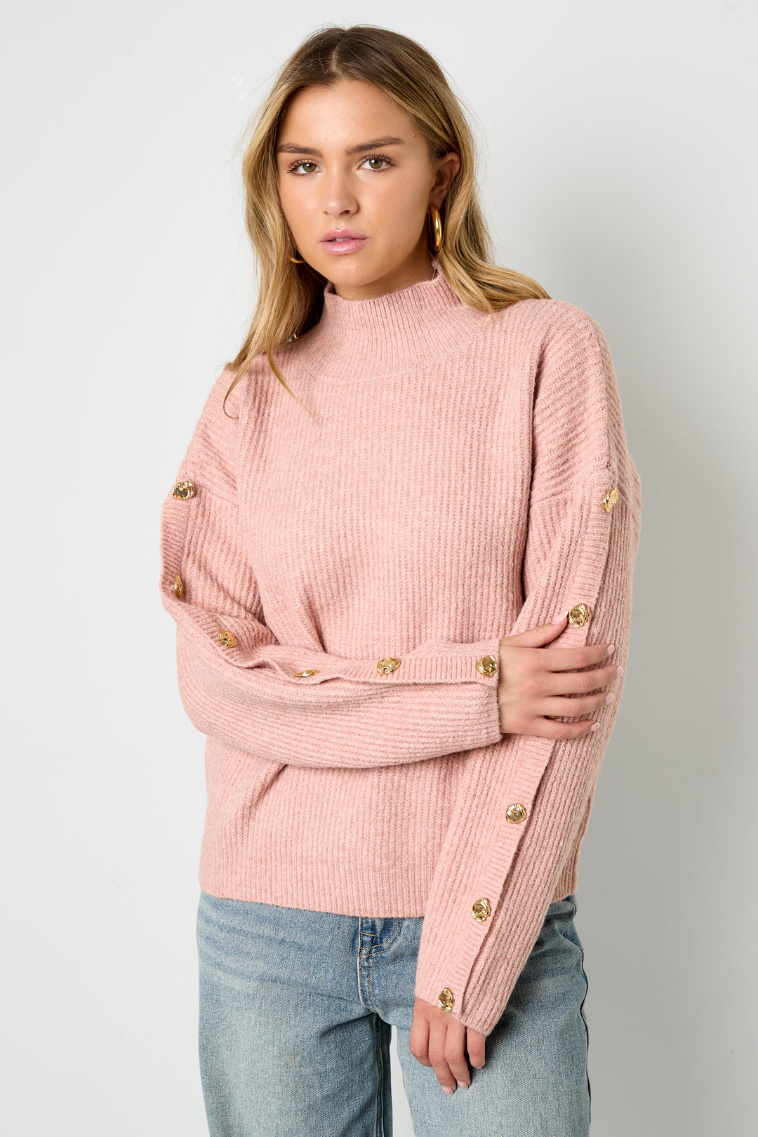 Olivia Rollkragenpullover in Rosa – getragen