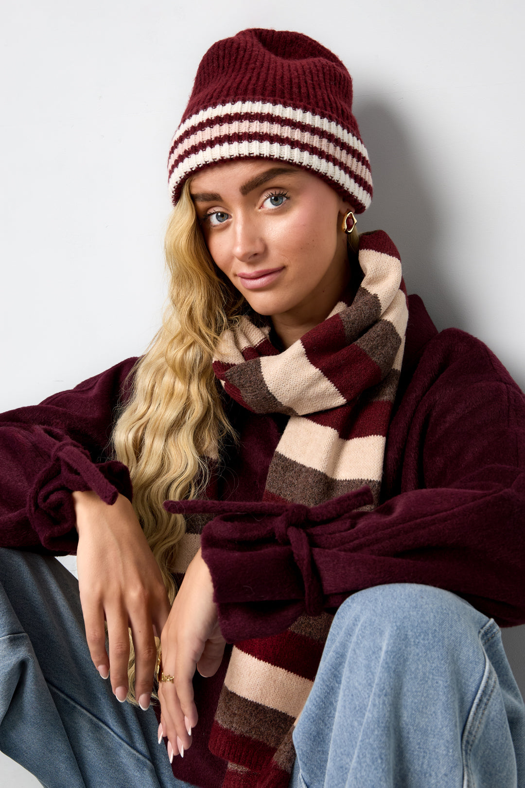 Madita Beanie – Streifen in Lila – getragen