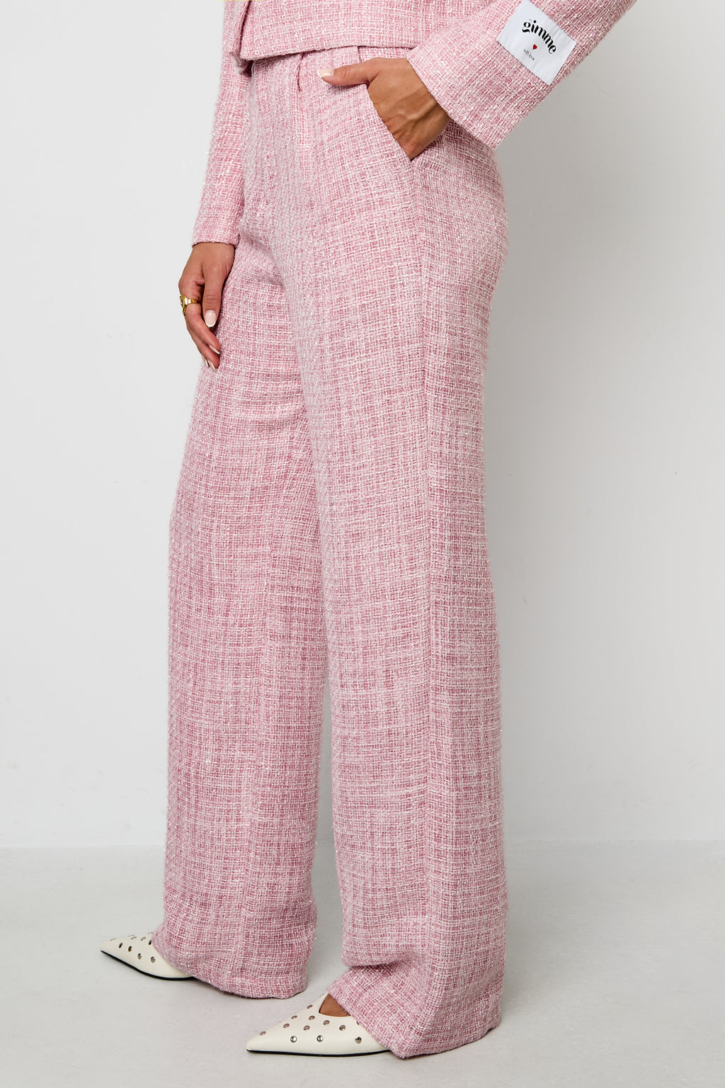 Marit Hose – Tweed-Optik in Rosa – getragen (2)
