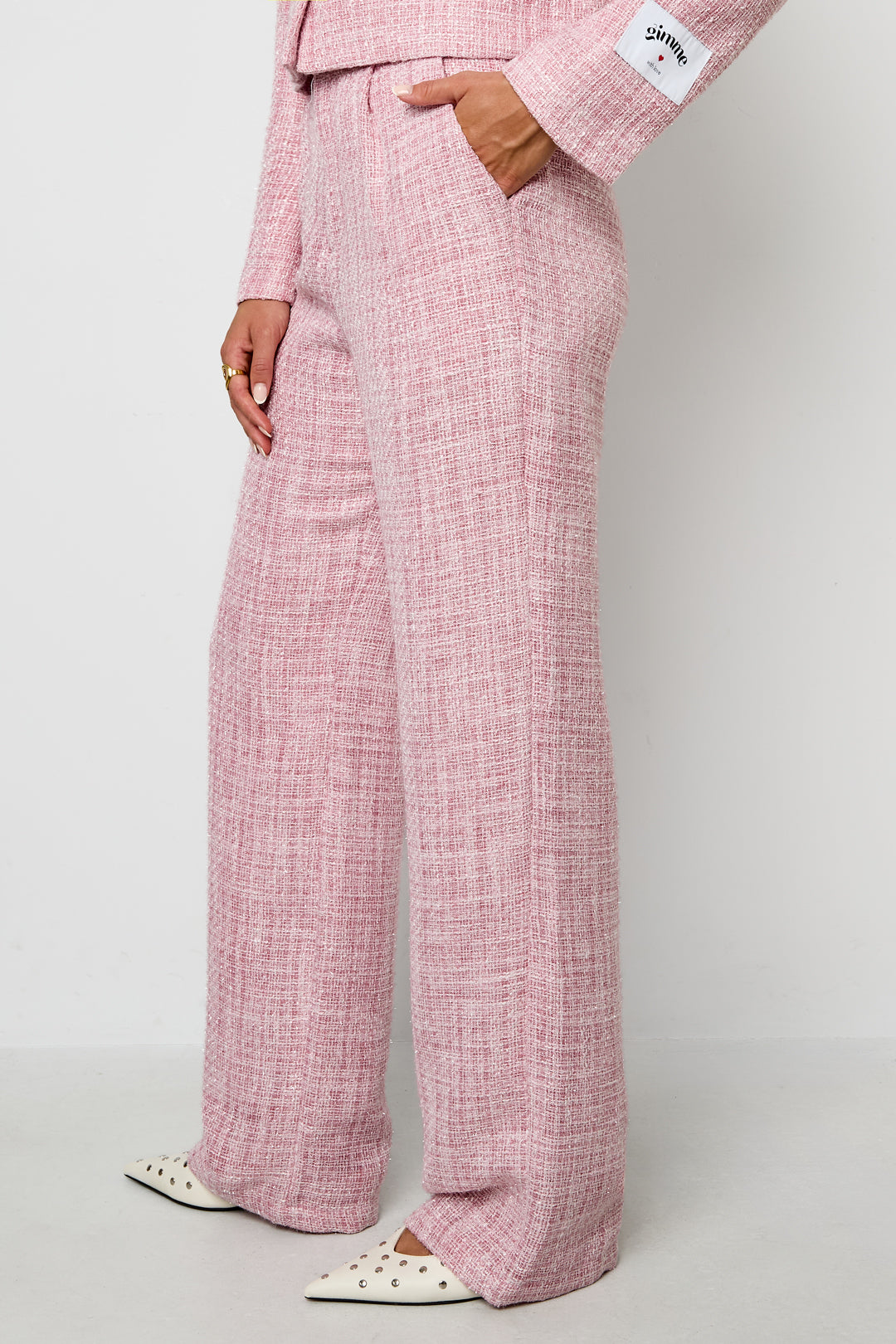 Marit Hose – Tweed-Optik in Rosa – getragen (2)