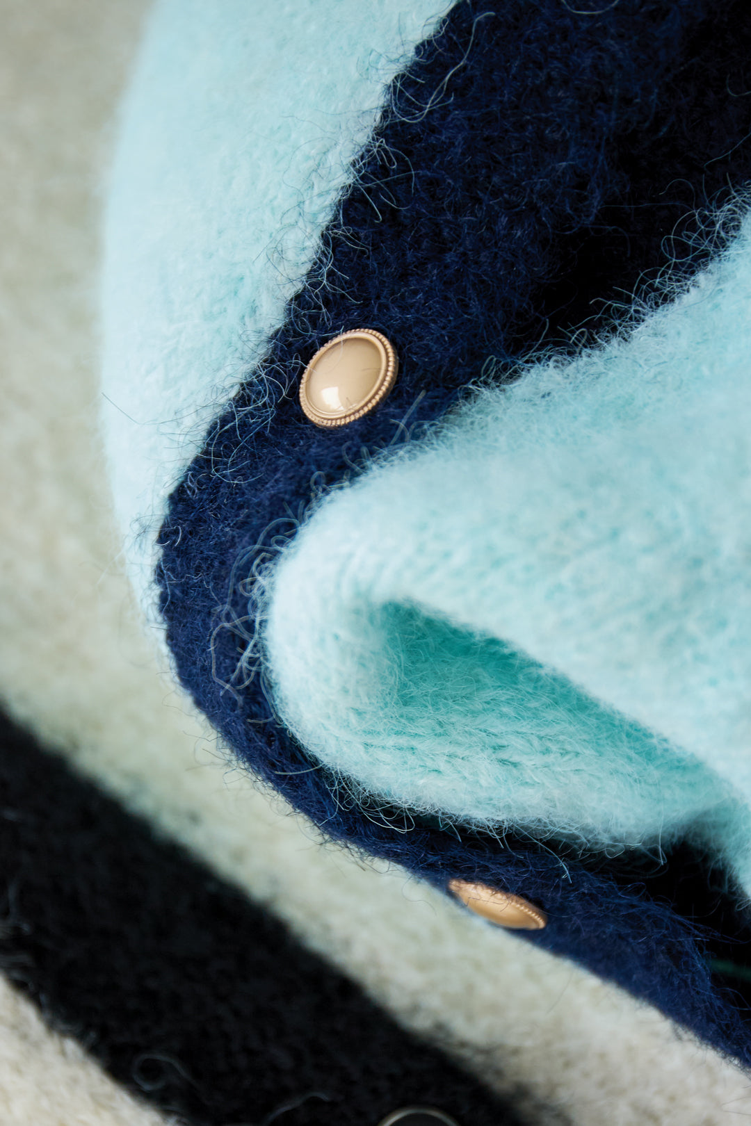 Ylva Strickjacke – Kurzarm – getragen (7)