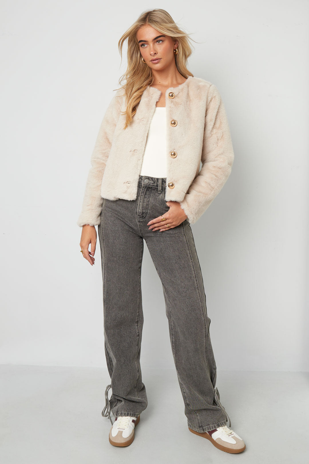 Freya Kunstfelljacke in Creme – getragen (5)