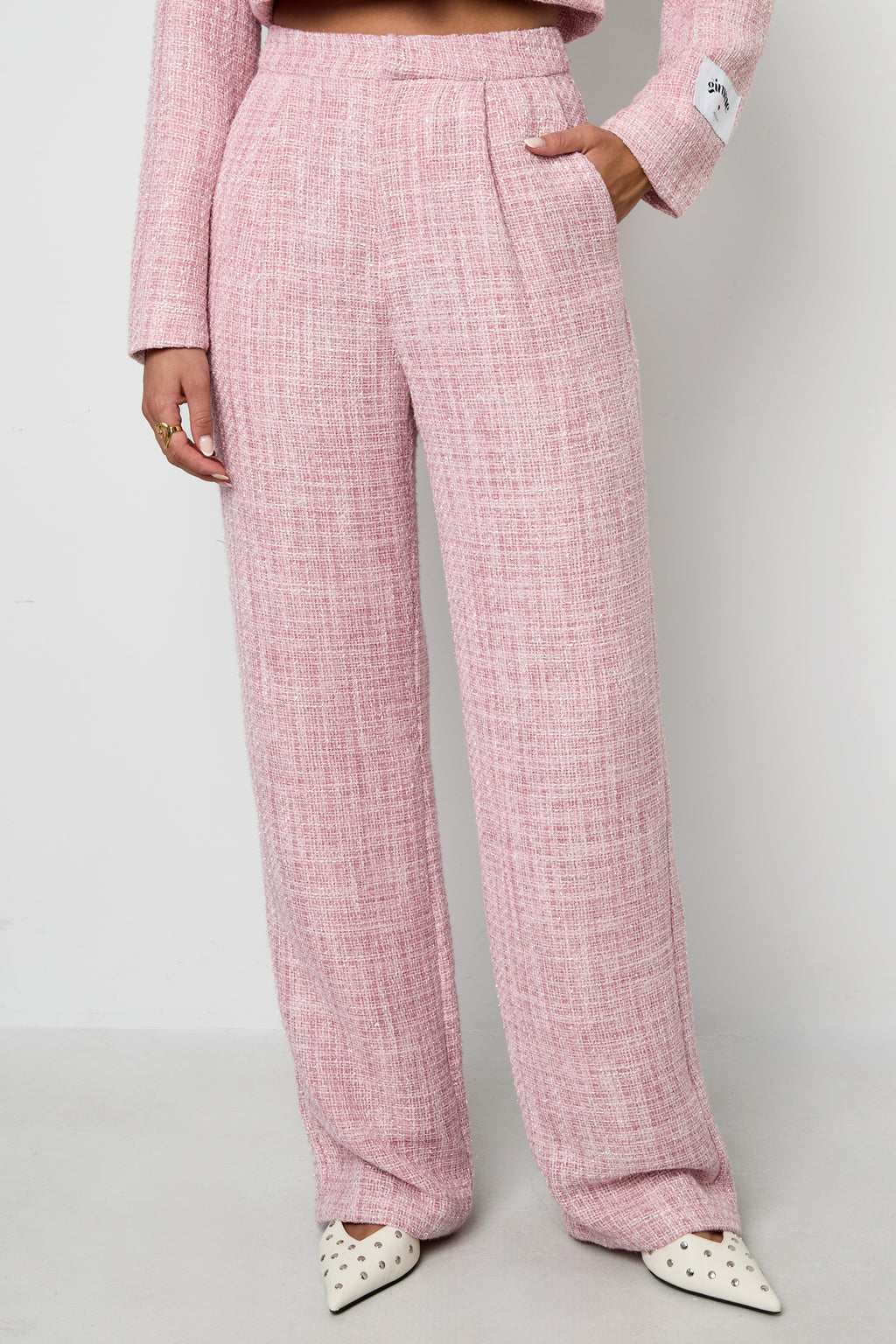 Marit Hose – Tweed-Optik in Rosa – getragen (3)