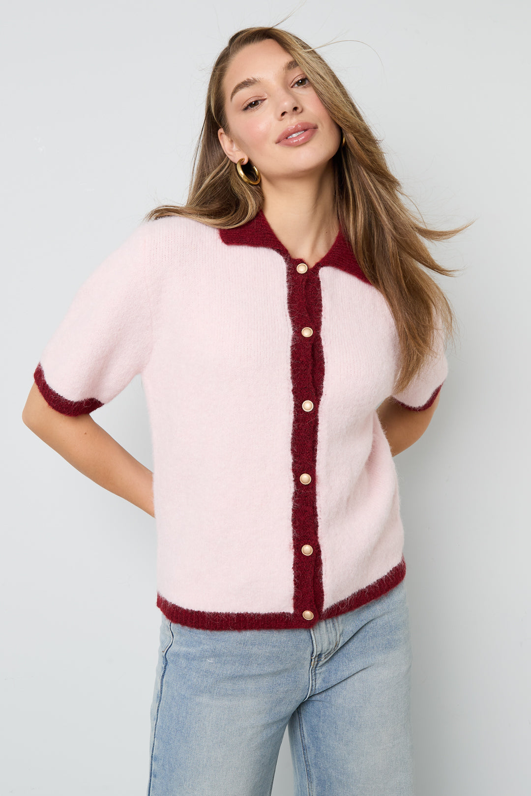 Ylva Strickjacke – Kurzarm in Rosa – getragen (2)