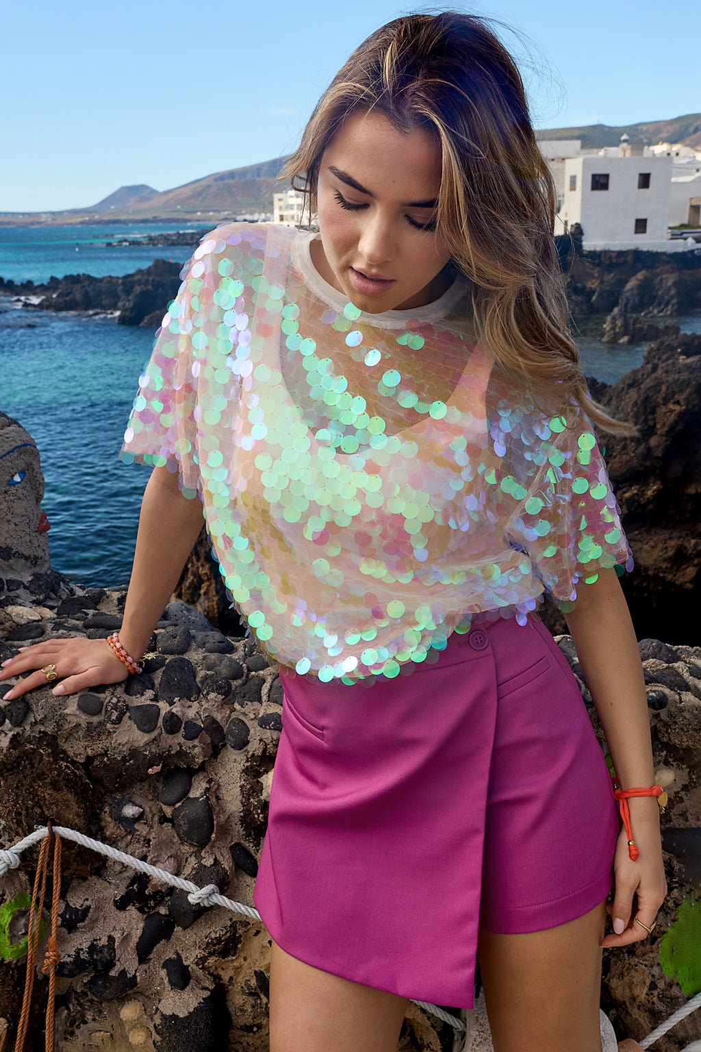 Luna Paillettenshirt in Rosa – getragen