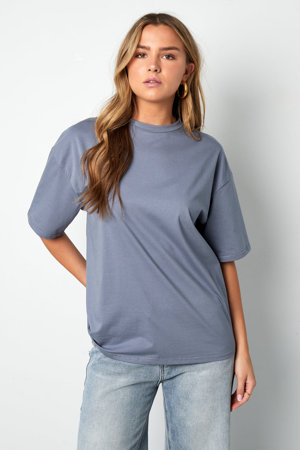 Svea T-Shirt – Oversize in Hellblau – getragen (2)