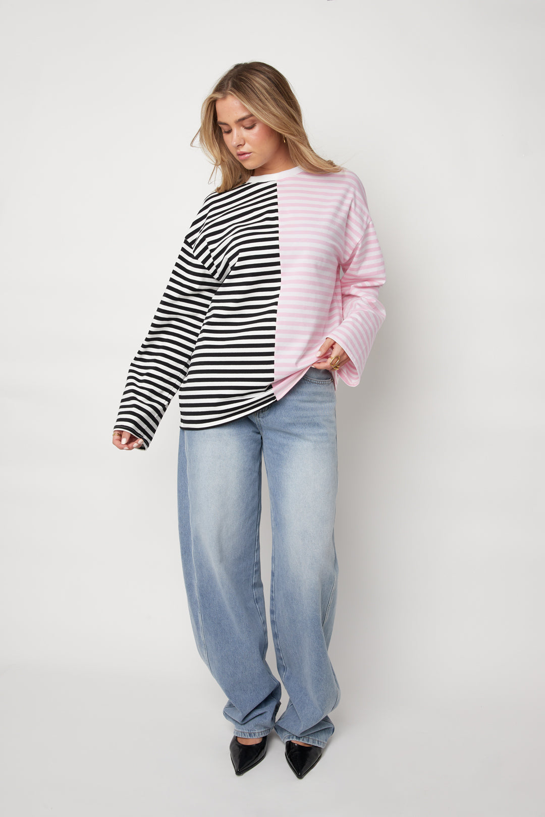 Mira Langarmshirt – Blockstreifen in Rosa – getragen (2)