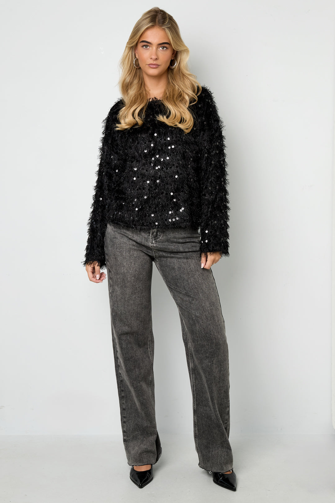 Lilly Paillettenpullover in Schwarz – getragen (3)