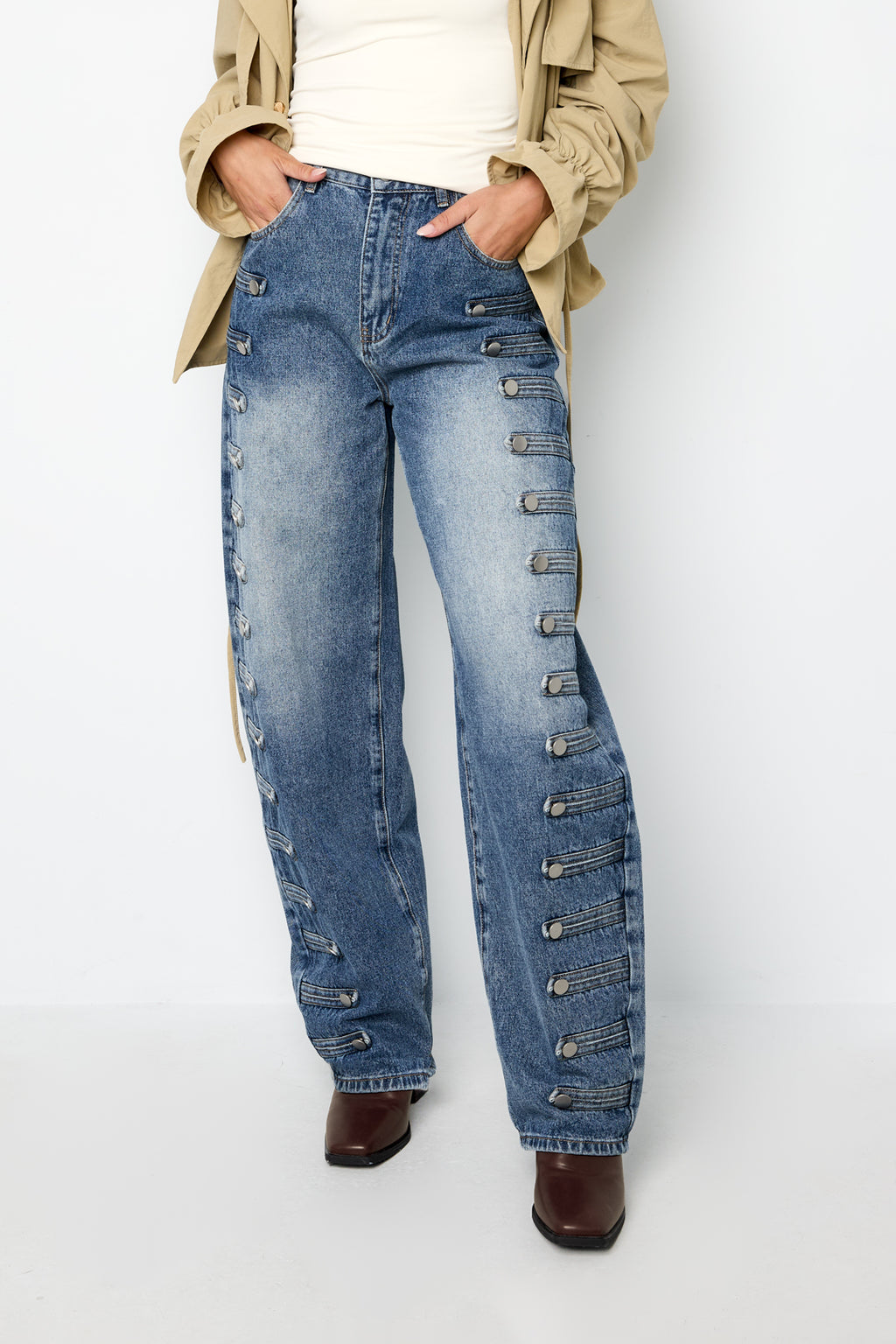 Liv Barrel-Jeans – Knopfleiste – getragen (4)